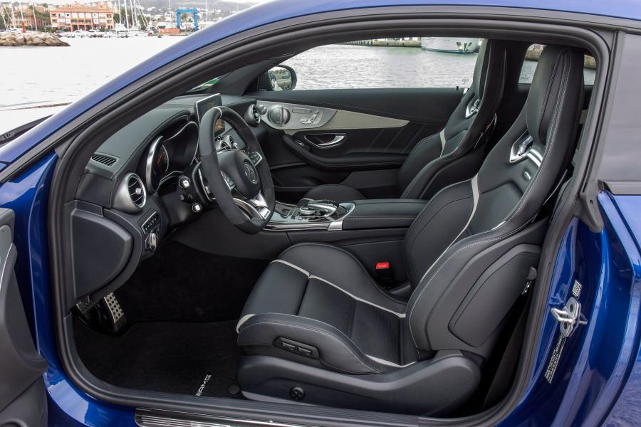 Интерьер Mercedes-AMG C63 S Coupe 2015 года  (фото 4 из 40)